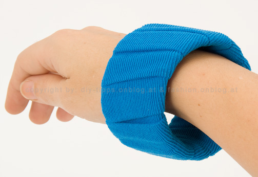 How To Make Bracelets From Plastic Bottles So Creative Things Fashion Mode Styling Outfit Diy