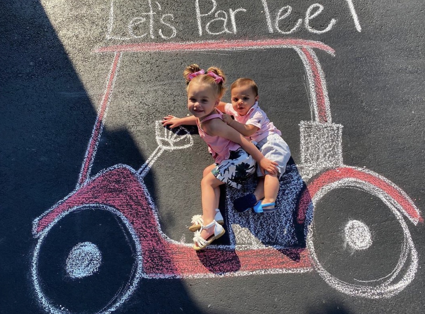 22 Cutest Photos To Make With Chalk And Your Kids